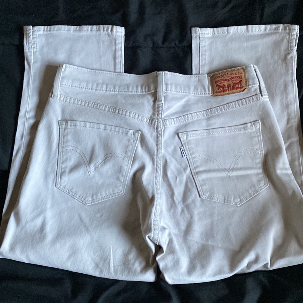 women’s levi off-white capris - Picture 3 of 5